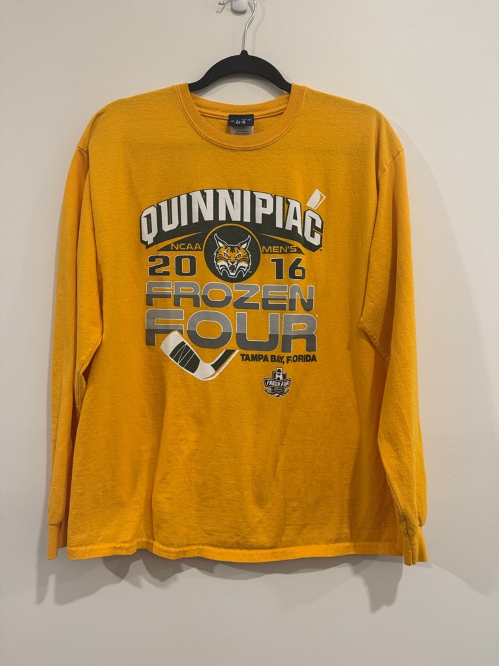 Quinnipiac Frozen Four Hockey 2016 Long Sleeve T-shirt, Unisex large